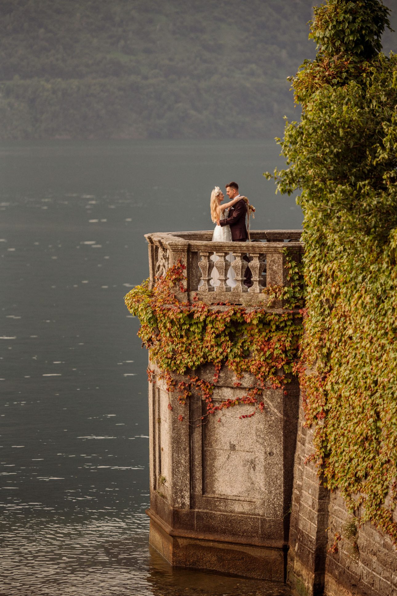 romantic lake como elopement italy