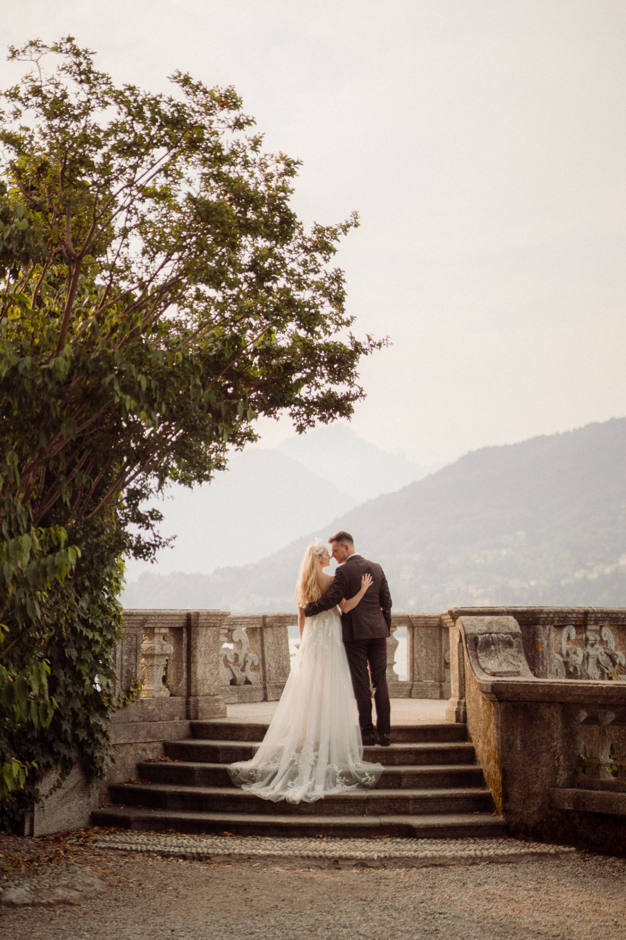 * lake como elopement photographer couple portrait
